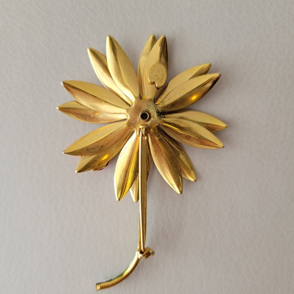 Flower Brooch Pin with Ladybug ~ Vintage 1960s Original by Robert ~ Daisy - Picture 9 of 16